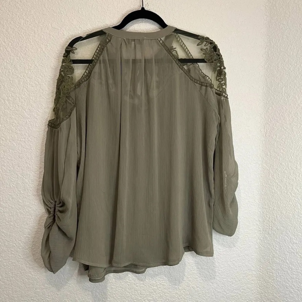 Hayden Los Angeles Green Sheer Floral Tie Neck Ruched Sleeves Top - Picture 4 of 7